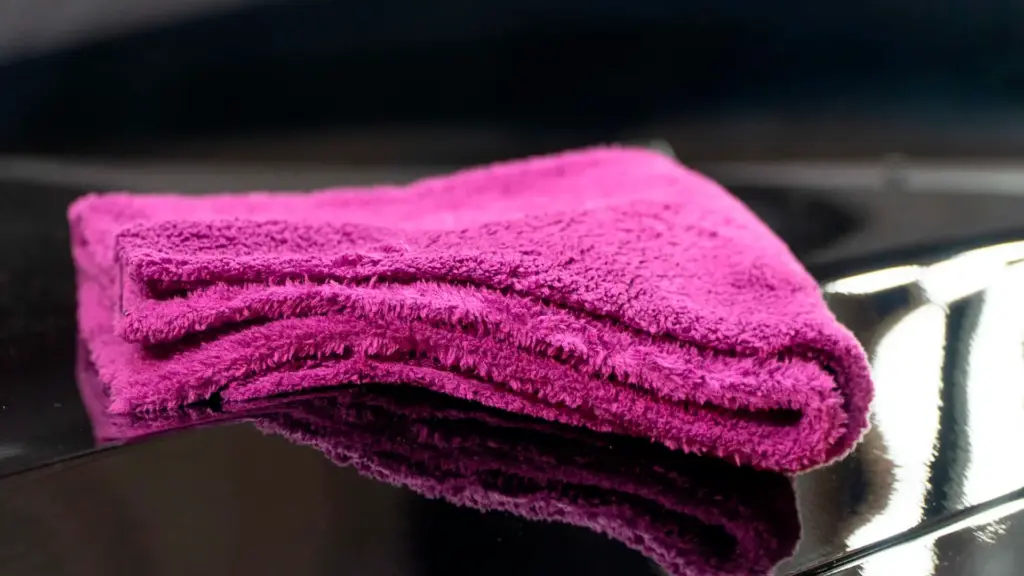 Produtos e Ferramentas Essenciais para uma Limpeza Sem Manchas